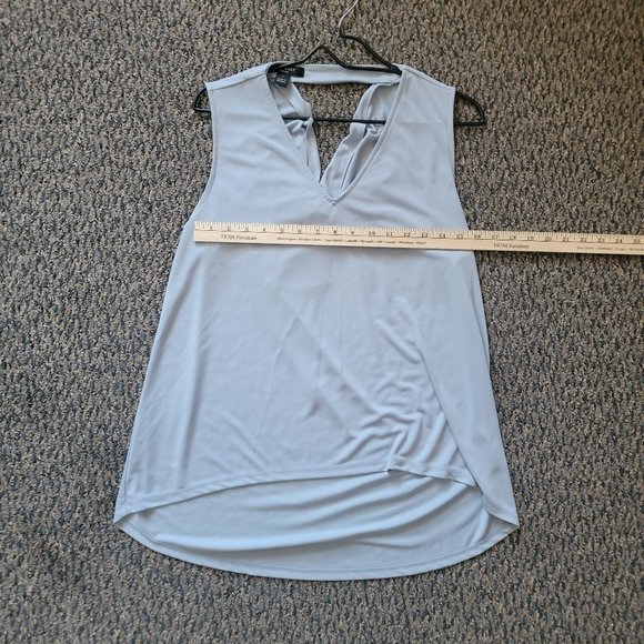 Gorgeous Ann Taylor Peep Hole Drape Back Top Size Medium - Picture 14 of 14